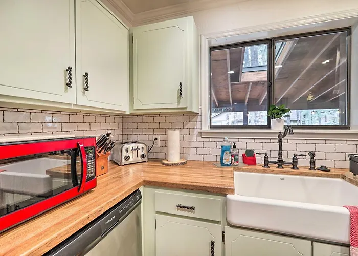 Hot Tub & Patio: Pet-friendly In Munds Park! Holiday home