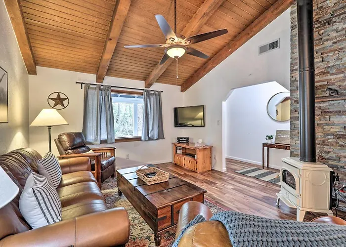 Holiday home Hot Tub & Patio: Pet-friendly In Munds Park!