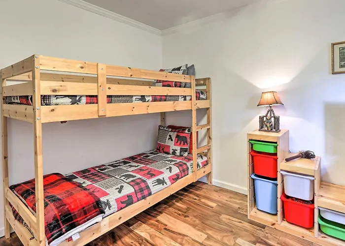 Hot Tub & Patio: Pet-friendly In Munds Park!