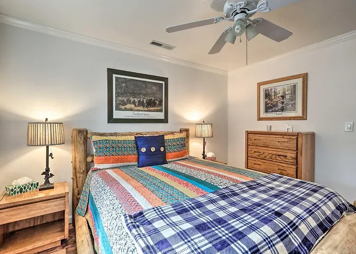 Holiday home Hot Tub & Patio: Pet-friendly In Munds Park! *