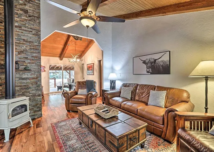 Hot Tub & Patio: Pet-friendly In Munds Park! Holiday home *