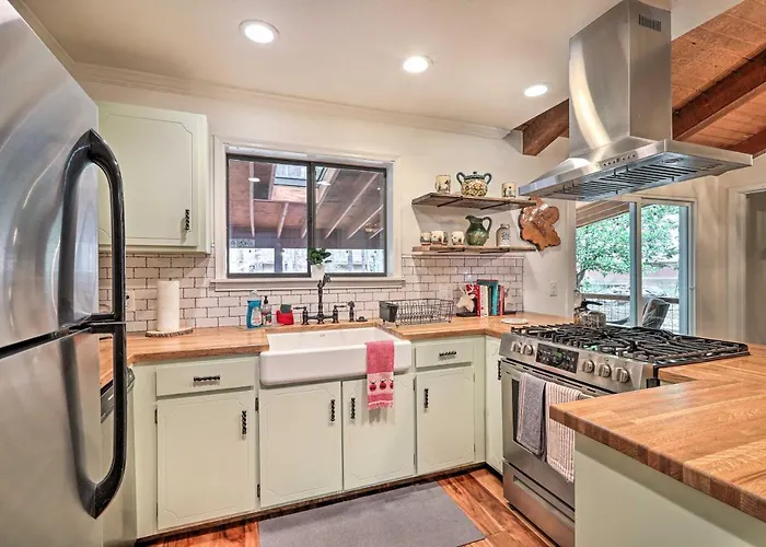 Hot Tub & Patio: Pet-friendly In Munds Park! Holiday home *