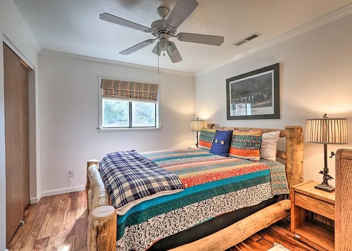Holiday home Hot Tub & Patio: Pet-friendly In Munds Park!