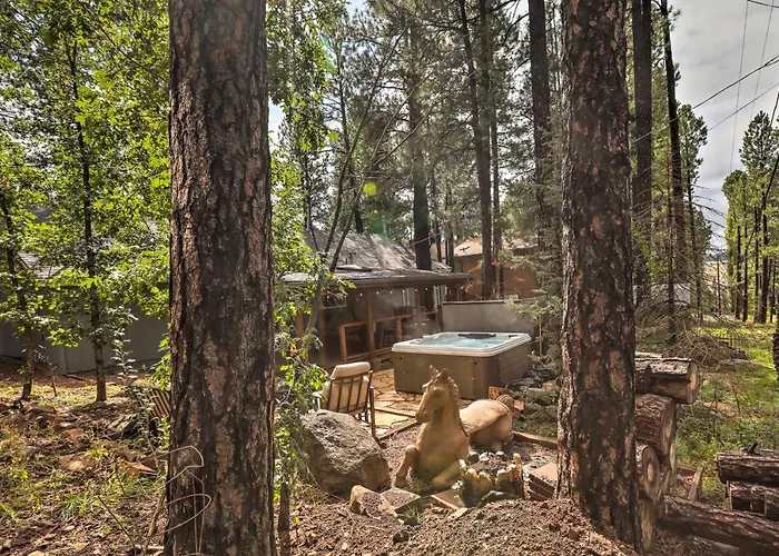 Holiday home Hot Tub & Patio: Pet-friendly In Munds Park!