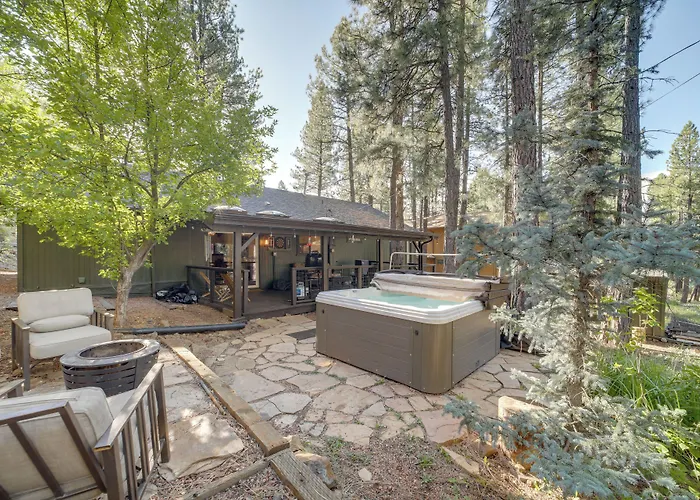 Holiday home Hot Tub & Patio: Pet-friendly In Munds Park!