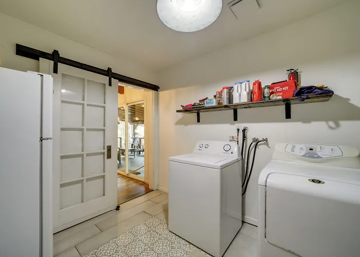 Holiday home Hot Tub & Patio: Pet-friendly In Munds Park! *
