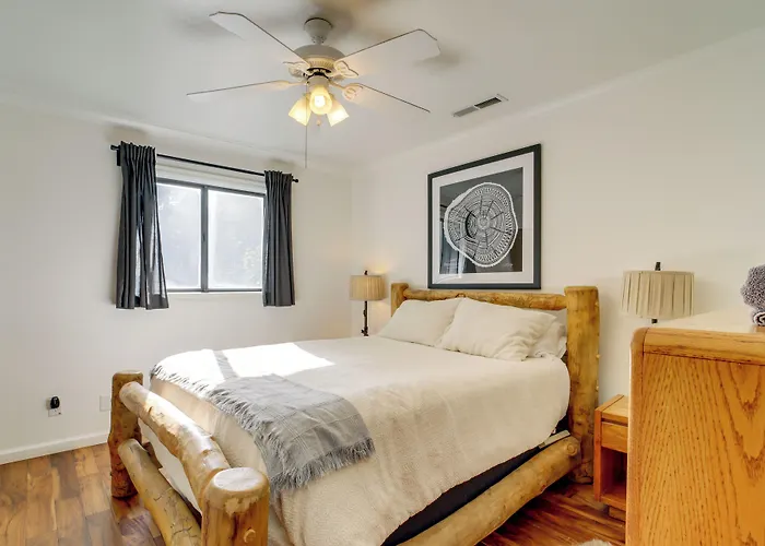 Hot Tub & Patio: Pet-friendly In Munds Park! Munds Park
