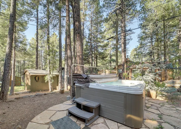 Holiday home Hot Tub & Patio: Pet-friendly In Munds Park! Munds Park