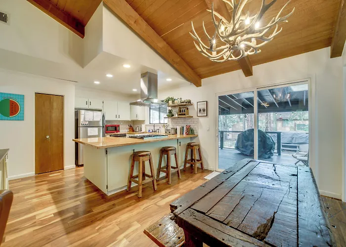 Holiday home Hot Tub & Patio: Pet-friendly In Munds Park! *