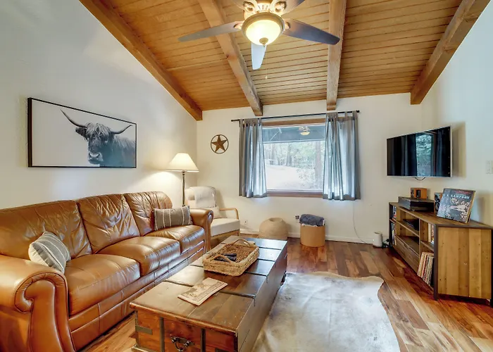 Hot Tub & Patio: Pet-friendly In Munds Park! Holiday home