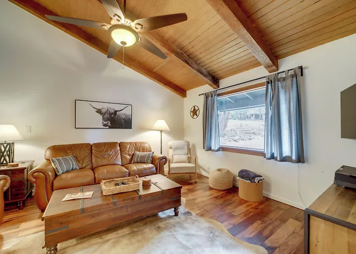 Hot Tub & Patio: Pet-friendly In Munds Park! *