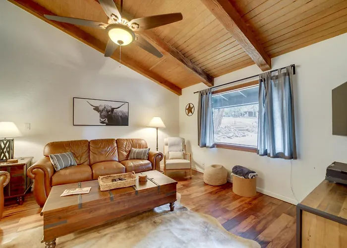Hot Tub & Patio: Pet-friendly In Munds Park!