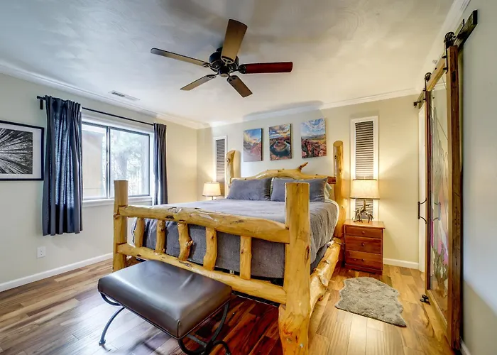 Holiday home Hot Tub & Patio: Pet-friendly In Munds Park!