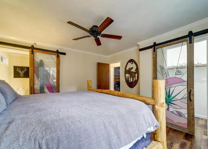 Holiday home Hot Tub & Patio: Pet-friendly In Munds Park! *
