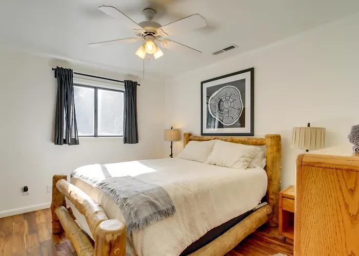 Hot Tub & Patio: Pet-friendly In Munds Park! *