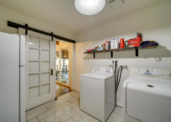 Hot Tub & Patio: Pet-friendly In Munds Park! Holiday home